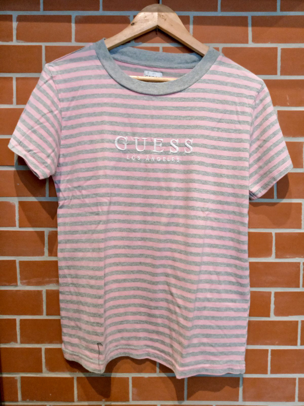 Guess striped tee on sale sizing